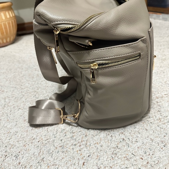 Diaper bag in gray/taupe color - Picture 2 of 6